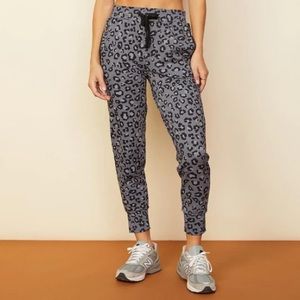 NWT Monrow Leopard Active Jogger